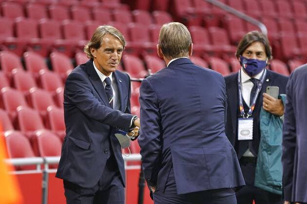 AMSTERDAM, 07-09-2020, JohanCruyff Stadium, season 2020 2021 . Nations Leaque game between Netherlands and Italy. Italian coach Roberto Mancini and Holland Coach Dwight Lodeweges shaking hands Netherlands - Italy  x9131677x Copyright:
