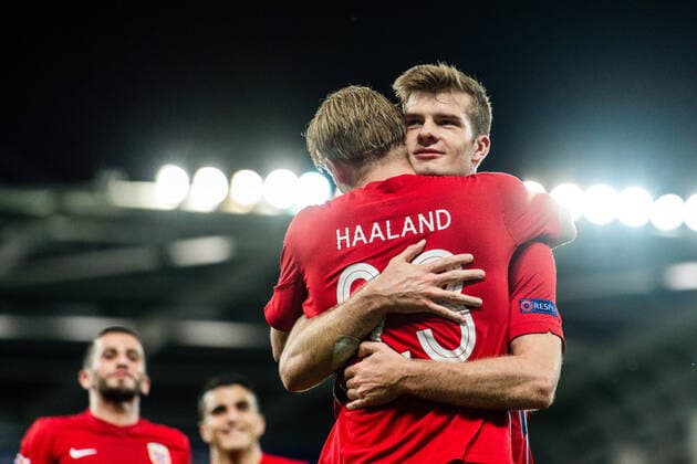 Bilder des Jahres 2020, Sport 09 September Sport Themen der Woche KW37 Sport Bilder des Tages 200907 Alexander Sorloth and Erling Braut Haaland of Norway celebrate the 1-5 goal during the UEFA Nations League football match between Northern Ireland and Norway on September 7, 2020 in Belfast. Photo: Stephen McCarthy BILDBYRAN COP 296 XX0001 fotboll football soccer nations league northern ireland nordirland norge norway bbeng jubel *** 200907 Alexander Sorloth and Erling Braut Haaland of Norway celebrate the 1 5 goal during the UEFA Nations League football match between Northern Ireland and Norway on September 7, 2020 in Belfast Photo Stephen McCarthy BILDBYRAN COP 296 XX0001 fotboll football soccer nations league northern ireland nordirland norge norway bbeng jubel,  Copyright: STEPHENxMCCARTHY BB200907BB980