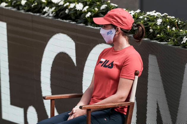 TENNIS - ATP, Tennis Herren Generali Open 2020 KITZBUEHEL,AUSTRIA,08.SEP.20 -TENNIS - ATP World Tour, Generali Open 2020, qualification round. Image shows a lineswoman with facemask GEPAxpictures xPatrickxSteiner