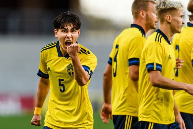 200908 Eric Kahl of Sweden celebrates the 1-0 goal by Pontus Almqvist during the UEFA European Under-21 Qualifier football match between Sweden and Italy on September 8, 2020 in Kalmar. Photo: Petter Arvidson BILDBYRAN kod PA PA0058 fotball football fotboll soccer european under-21 qualifier em-kval U21, U 21 sverige sweden italien italy UEFA EURO, EM, Europameisterschaft,Fussball under-21 qualifier jubel Copyright: PETTERxARVIDSON BB200908PA030