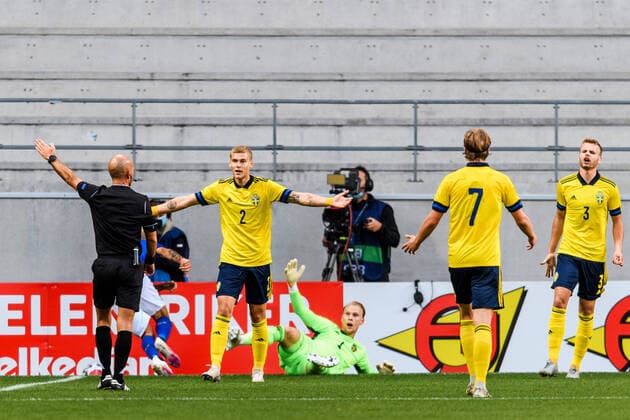 200908 Felix Beijmo , goalkeeper Pontus Dahlberg , August Erlingmark and Gustav Henriksson of Sweden reacts during the UEFA European Under-21 Qualifier football match between Sweden and Italy on September 8, 2020 in Kalmar. Photo: Petter Arvidson BILDBYRAN kod PA PA0058 fotball football fotboll soccer european under-21 qualifier em-kval U21, U 21 sverige sweden italien italy UEFA EURO, EM, Europameisterschaft,Fussball under-21 qualifier Referee Luis Godinho depp Copyright: PETTERxARVIDSON BB200908PA034