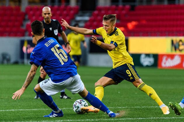 200908 Enriro Del Prato of Italy and Jesper Karlsson of Sweden during the UEFA European Under-21 Qualifier football match between Sweden and Italy on September 8, 2020 in Kalmar. Photo: Petter Arvidson BILDBYRAN kod PA PA0058 fotball football fotboll soccer european under-21 qualifier em-kval U21, U 21 sverige sweden italien italy UEFA EURO, EM, Europameisterschaft,Fussball under-21 qualifier Copyright: PETTERxARVIDSON BB200908PA035
