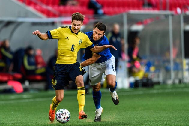 200908 Leo Bengtsson of Sweden and Luca Pellegrini of Italy during the UEFA European Under-21 Qualifier football match between Sweden and Italy on September 8, 2020 in Kalmar. Photo: Petter Arvidson BILDBYRAN kod PA PA0058 fotball football fotboll soccer european under-21 qualifier em-kval U21, U 21 sverige sweden italien italy UEFA EURO, EM, Europameisterschaft,Fussball under-21 qualifier Copyright: PETTERxARVIDSON BB200908PA045