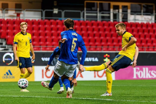 200908 Gustav Henriksson of Sweden scores the 3-0 goal during the UEFA European Under-21 Qualifier football match between Sweden and Italy on September 8, 2020 in Kalmar. Photo: Petter Arvidson BILDBYRAN kod PA PA0058 fotball football fotboll soccer european under-21 qualifier em-kval U21, U 21 sverige sweden italien italy UEFA EURO, EM, Europameisterschaft,Fussball under-21 qualifier jubel Copyright: PETTERxARVIDSON BB200908PA059