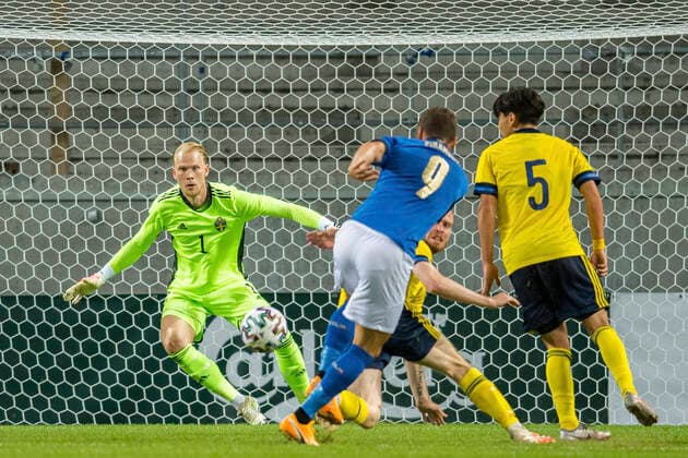 200908 Goalkeeper Pontus Dahlberg of Sweden during the UEFA European Under-21 Qualifier football match between Sweden and Italy on September 8, 2020 in Kalmar. Photo: Petter Arvidson BILDBYRAN kod PA PA0058 fotball football fotboll soccer european under-21 qualifier em-kval U21, U 21 sverige sweden italien italy UEFA EURO, EM, Europameisterschaft,Fussball under-21 qualifier Copyright: PETTERxARVIDSON BB200908PA194