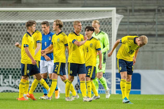 200908 Leo Bengtsson, August Erlingmark, Felix Beijmo, Eric Kahl and Edvin Crona of Sweden after the UEFA European Under-21 Qualifier football match between Sweden and Italy on September 8, 2020 in Kalmar. Photo: Petter Arvidson BILDBYRAN kod PA PA0058 fotball football fotboll soccer european under-21 qualifier em-kval U21, U 21 sverige sweden italien italy UEFA EURO, EM, Europameisterschaft,Fussball under-21 qualifier depp Copyright: PETTERxARVIDSON BB200908PA195