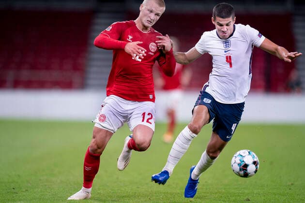 $Danmarks Kasper Dolberg og Englands Conor Coady under Nations League kampen mellem Danmark og England i Parken, tirsdag den 8. september 2020.. , Copenhagen Denmark