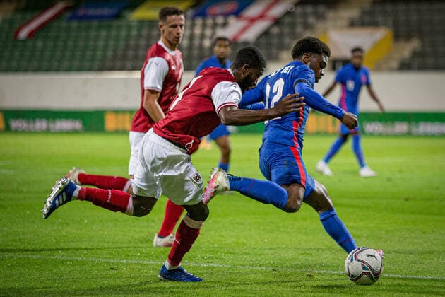 SOCCER - UEFA U21, U 21 EURO Quali, AUT vs ENG RIED,AUSTRIA,08.SEP.20 - SOCCER - UEFA Under-21 European Championship, EM, Europameisterschaft qualification, OEFB international match, Länderspiel, Nationalmannschaft Austria vs England. Image shows Kevin Arase (AUT) and Tariq Lamptey (ENG). GEPAxpictures xManfredxBinder
