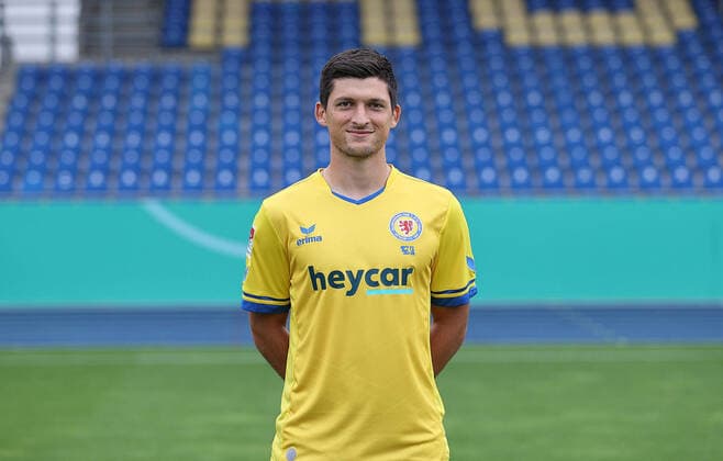 Fußball, 2. BL, Eintracht Braunschweig Porträttermin 2020 2021 Eintracht Braunschweig 2020 2021 Jannis Nikolaou; Eintracht Braunschweig; 2.BL, Porträttermin 2020 2021, Braunschweig