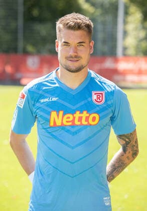 Fußball, 2. BL, SSV Jahn Regensburg Porträttermin 2020 2021 Medientag; SSV Jahn Regensburg 2020 2021 Alexander Meyer; SSV Jahn Regensburg; 2.BL, Portraittermin 2020 2021 ACHTUNG: Veröffentlichung nur mit vollständigem Copyright: Fotostudio Büttner Jahn Regensburg! ACHTUNG: Für dieses vom Verein zur Verfügung gestellte PR-Material muss keine Lizenzgebühr entrichtet werden!
