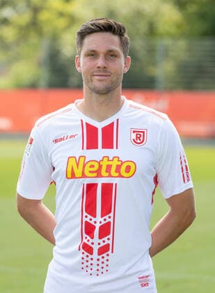 Fußball, 2. BL, SSV Jahn Regensburg Porträttermin 2020 2021 Medientag; SSV Jahn Regensburg 2020 2021 Andreas Albers; SSV Jahn Regensburg; 2.BL, Portraittermin 2020 2021 ACHTUNG: Veröffentlichung nur mit vollständigem Copyright: Fotostudio Büttner Jahn Regensburg! ACHTUNG: Für dieses vom Verein zur Verfügung gestellte PR-Material muss keine Lizenzgebühr entrichtet werden!