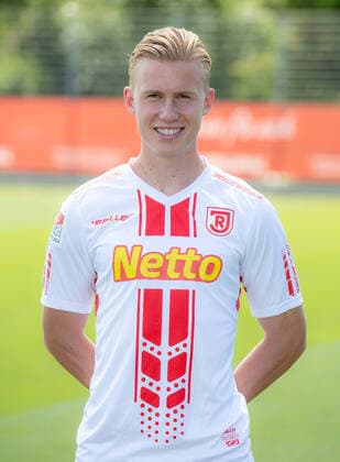 Fußball, 2. BL, SSV Jahn Regensburg Porträttermin 2020 2021 Medientag; SSV Jahn Regensburg 2020 2021 Nikolas Wähling; SSV Jahn Regensburg; 2.BL, Portraittermin 2020 2021 ACHTUNG: Veröffentlichung nur mit vollständigem Copyright: Fotostudio Büttner Jahn Regensburg! ACHTUNG: Für dieses vom Verein zur Verfügung gestellte PR-Material muss keine Lizenzgebühr entrichtet werden!
