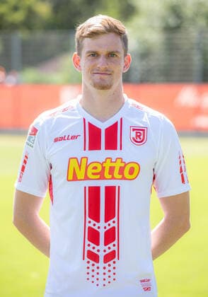Fußball, 2. BL, SSV Jahn Regensburg Porträttermin 2020 2021 Medientag; SSV Jahn Regensburg 2020 2021 Scott Kennedy; SSV Jahn Regensburg; 2.BL, Portraittermin 2020 2021 ACHTUNG: Veröffentlichung nur mit vollständigem Copyright: Fotostudio Büttner Jahn Regensburg! ACHTUNG: Für dieses vom Verein zur Verfügung gestellte PR-Material muss keine Lizenzgebühr entrichtet werden!