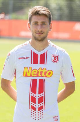 Fußball, 2. BL, SSV Jahn Regensburg Porträttermin 2020 2021 Medientag; SSV Jahn Regensburg 2020 2021 Charalampos Makridis; SSV Jahn Regensburg; 2.BL, Portraittermin 2020 2021 ACHTUNG: Veröffentlichung nur mit vollständigem Copyright: Fotostudio Büttner Jahn Regensburg! ACHTUNG: Für dieses vom Verein zur Verfügung gestellte PR-Material muss keine Lizenzgebühr entrichtet werden!