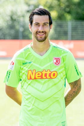 Fußball, 2. BL, SSV Jahn Regensburg Porträttermin 2020 2021 Medientag; SSV Jahn Regensburg 2020 2021 Alexander Weidinger; SSV Jahn Regensburg; 2.BL, Portraittermin 2020 2021 ACHTUNG: Veröffentlichung nur mit vollständigem Copyright: Fotostudio Büttner Jahn Regensburg! ACHTUNG: Für dieses vom Verein zur Verfügung gestellte PR-Material muss keine Lizenzgebühr entrichtet werden!