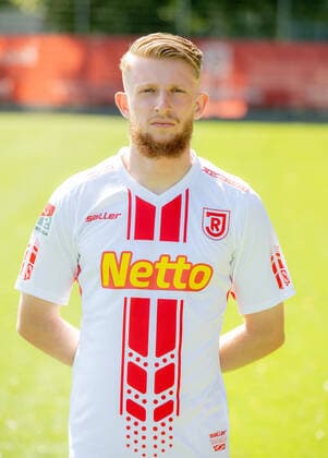 Fußball, 2. BL, SSV Jahn Regensburg Porträttermin 2020 2021 Medientag; SSV Jahn Regensburg 2020 2021 Jan-Niklas Beste; SSV Jahn Regensburg; 2.BL, Portraittermin 2020 2021 ACHTUNG: Veröffentlichung nur mit vollständigem Copyright: Fotostudio Büttner Jahn Regensburg! ACHTUNG: Für dieses vom Verein zur Verfügung gestellte PR-Material muss keine Lizenzgebühr entrichtet werden!