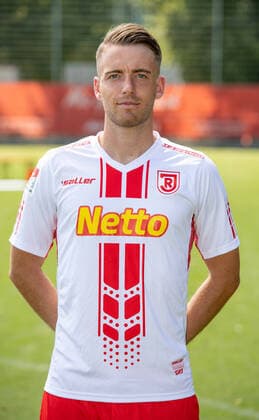 Fußball, 2. BL, SSV Jahn Regensburg Porträttermin 2020 2021 Medientag; SSV Jahn Regensburg 2020 2021 Max Besuschkow; SSV Jahn Regensburg; 2.BL, Portraittermin 2020 2021 ACHTUNG: Veröffentlichung nur mit vollständigem Copyright: Fotostudio Büttner Jahn Regensburg! ACHTUNG: Für dieses vom Verein zur Verfügung gestellte PR-Material muss keine Lizenzgebühr entrichtet werden!