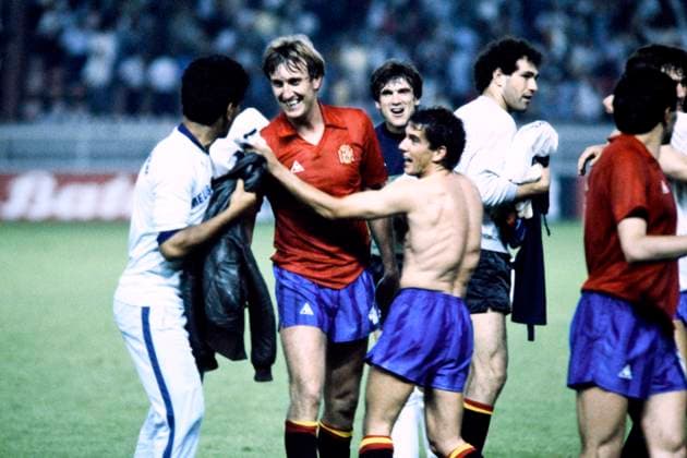 MACEDA Team Spanien jubelt nach dem Sieg UEFA Fussball Europameisterschaften 1984 in Frankreich Vorrunden Spiel Deutschland - Spanien 0: 1 am 20.06.1984 in Paris
