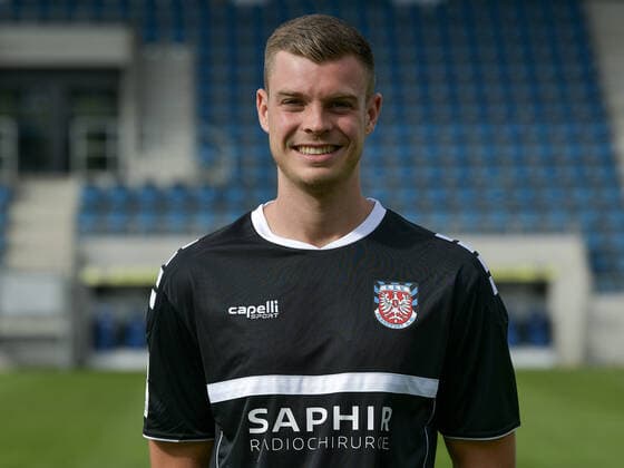10.09.2020, xjhx, Fussball Regionalliga Suedwest, FSV Frankfurt - Fototermin 2020 21 emspor, v.l. Jake Hirst (FSV Frankfurt) Frankfurt am Main