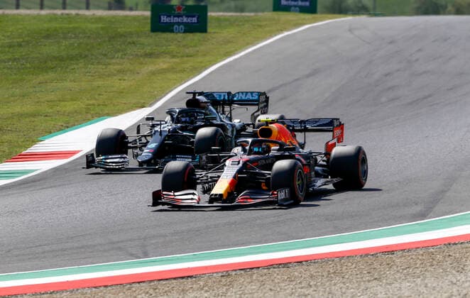Motorsports: FIA Formula One World Championship, WM, Weltmeisterschaft 2020, Grand Prix of Toscana, 23 Alexander Albon (THA, Aston Martin Red Bull Racing), 44 Lewis Hamilton (GBR, Mercedes-AMG Petronas Formula One Team), Scarperia Italy