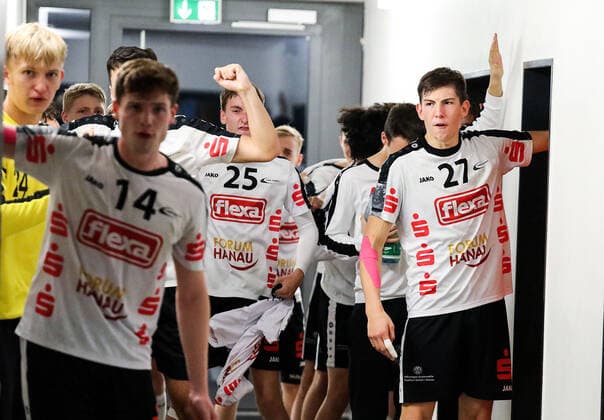 11.09.2020, xmkx, Handball A-Jugend 1.Bundesliga-Quali, HSG Hanau - TSG Friesenheim v.l. HSG Hanau vor der Kabine, feiern, Jubel Hanau Hessen Deutschland (DEU)