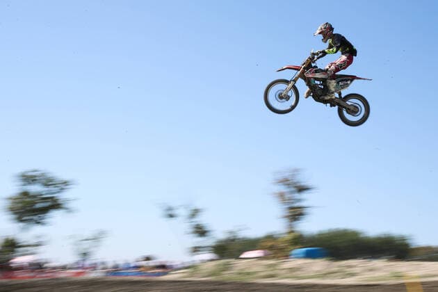 Bilder des Jahres 2020, Sport 09 September Sport Themen der Woche KW37 Sport Bilder des Tages KRASNODAR TERRITORY, RUSSIA - SEPTEMBER 12, 2020: A rider competes at the 2020 Russian motocross championships at Orlyonok Resort on the Black Sea coast. Dmitry Feoktistov TASS  TS0E6D26
