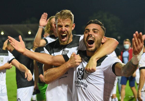 Bilder des Jahres 2020, Sport 09 September Sport Themen der Woche KW37 Sport Bilder des Tages Johannes Reichert (SSV Ulm 1846 5) und Burak Coban (SSV Ulm 1846 9) jubel DFB , Fussball, Maenner, DFB Pokal, 1.Runde, 12.09.2020 DFL regulations prohibit any use of photographs as image sequences and or quasi-video. Foto:TBaur Eibner SSV Ulm 1846 Fussball vs. Erzgebirge Aue DFB Pokal, 1.Runde, 12.09.2020, Ulm *** Johannes Reichert SSV Ulm 1846 5 and Burak Coban SSV Ulm 1846 9 jubilation DFB , Fussball, Men, DFB Pokal, 1 round, 12 09 2020 DFL regulations prohibit any use of photographs as image sequences and or quasi video Foto TBaur Eibner SSV Ulm 1846 Fussball vs Erzgebirge Aue DFB Pokal, 1 round, 12 09 2020, Ulm Copyright: xBaur xEibner-Pressefotox EP_Toba