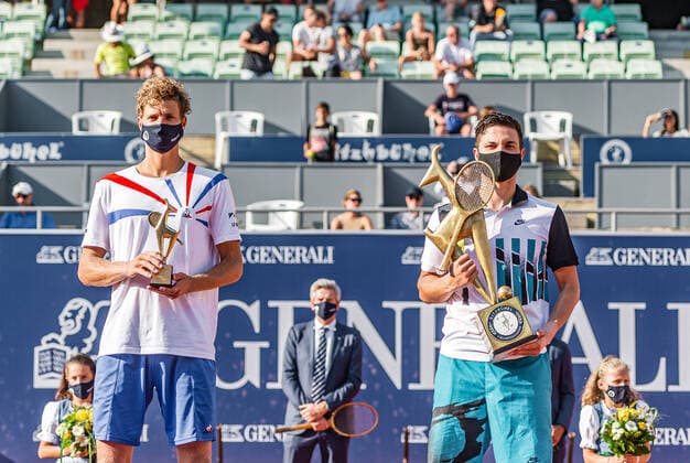 Sport Bilder des Tages 13.09.2020, Sportpark, Kitzbuehel, AUT, ATP, Tennis Herren Tour, Generali Open Kitzbuehel, Finale, im Bild v.l. Yannick Hanfmann (GER), Miomir Kecmanovic (SRB) f.l. Yannick Hanfmann of Germany and Miomir Kecmanovic of Serbia during the final match for the Generali Open Tennis Tournament of the ATP Tour at the Sportpark in Kitzbuehel, Austria on 2020 09 13.