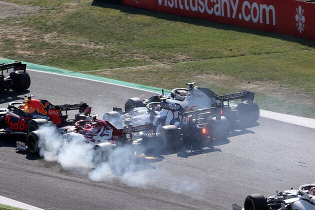 Formula 1 Pirelli Gran Premio Della Toscana Ferrari 1000 2020 13.09.2020, Autodromo Internazionale del Mugello, Mugello, Formula 1 Pirelli Gran Premio Della Toscana Ferrari 1000 2020,im Bild Unfall zwischen Kimi Raikkonen (FIN 7), Alfa Romeo Racing ORLEN, Pierre Gasly (FRA 10), Scuderia AlphaTauri Honda, Romain Grosjean (FRA 8), Haas F1 Team, Max Verstappen (NEL 33), Aston Martin Red Bull Racing