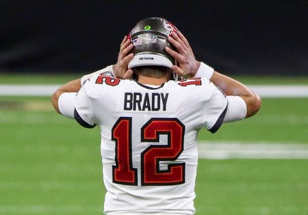 Bilder des Jahres 2020, Sport 09 September Sport Themen der Woche KW37 Sport Bilder des Tages September 13, 2020, New Orleans, Florida, USA: Tampa Bay Buccaneers quarterback Tom Brady (12) fixes his helmet during warm-ups just prior to the Tampa Bay Buccaneers game against the New Orleans Saints Sunday, Sept. 13, 2020 in New Orleans. New Orleans USA - ZUMAs70_ 0104336479st Copyright: xDirkxShaddx