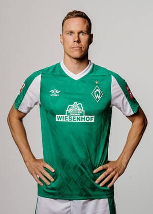 Portraitstermin Werder Bremen Niklas Moisander (Werder Bremen 18 Kapitaen) ; Werder Bremen; 1.BL, Porträttermin 2020 2021