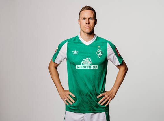 Portraitstermin Werder Bremen Niklas Moisander (Werder Bremen 18 Kapitaen) ; Werder Bremen; 1.BL, Porträttermin 2020 2021