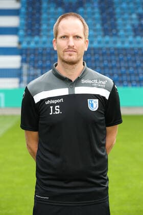Mannschaftsarzt Dr. Jan Schüttrumpf, Schuettrumpf (1. FC Magdeburg) - 3. Liga Saison 2020-2021 3. Liga Portraittermin 2020 2021 offizieller Fototermin 1. FC Magdeburg in der MDCC Arena in Magdeburg - Porträt, Portrait,Deutschland, Fussball, Mann, Maenner,GER,10.09.2020