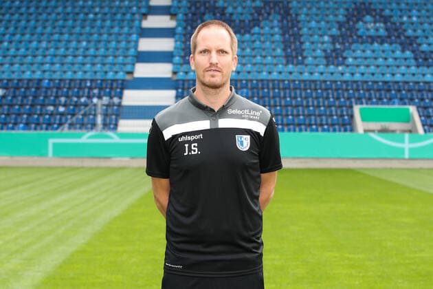 Mannschaftsarzt Dr. Jan Schüttrumpf, Schuettrumpf (1. FC Magdeburg) - 3. Liga Saison 2020-2021 3. Liga Portraittermin 2020 2021 offizieller Fototermin 1. FC Magdeburg in der MDCC Arena in Magdeburg - Porträt, Portrait,Deutschland, Fussball, Mann, Maenner,GER,10.09.2020