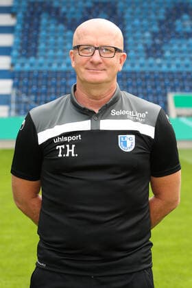 Trainer Thomas Hoßmang Hossmang (1. FC Magdeburg) - 3. Liga Saison 2020-2021 3. Liga Portraittermin 2020 2021 offizieller Fototermin 1. FC Magdeburg in der MDCC Arena in Magdeburg - Porträt, Portrait,Deutschland, Fussball, Mann, Maenner,GER,10.09.2020