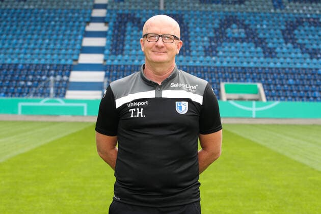 Trainer Thomas Hoßmang Hossmang (1. FC Magdeburg) - 3. Liga Saison 2020-2021 3. Liga Portraittermin 2020 2021 offizieller Fototermin 1. FC Magdeburg in der MDCC Arena in Magdeburg - Porträt, Portrait,Deutschland, Fussball, Mann, Maenner,GER,10.09.2020