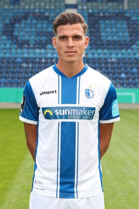 Tobias Müller Mueller (1. FC Magdeburg,5) - 3. Liga Saison 2020-2021 3. Liga Portraittermin 2020 2021 offizieller Fototermin 1. FC Magdeburg in der MDCC Arena in Magdeburg - Porträt, Portrait,Deutschland, Fussball, Mann, Maenner,GER,10.09.2020