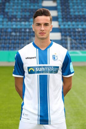 Adrian Malachowski (1. FC Magdeburg,6) - 3. Liga Saison 2020-2021 3. Liga Portraittermin 2020 2021 offizieller Fototermin 1. FC Magdeburg in der MDCC Arena in Magdeburg - Porträt, Portrait,Deutschland, Fussball, Mann, Maenner,GER,10.09.2020