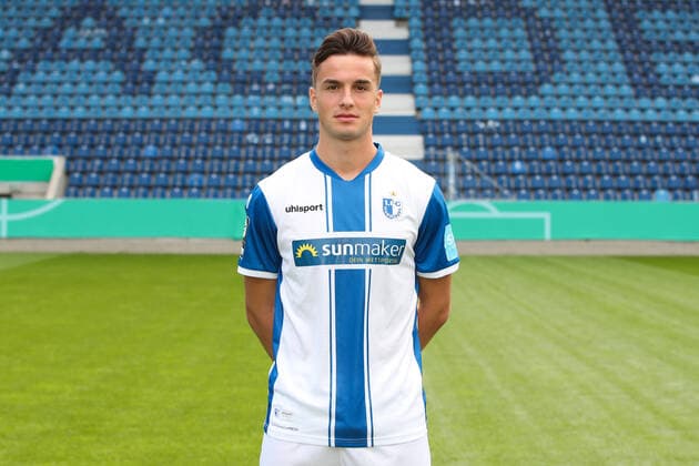 Adrian Malachowski (1. FC Magdeburg,6) - 3. Liga Saison 2020-2021 3. Liga Portraittermin 2020 2021 offizieller Fototermin 1. FC Magdeburg in der MDCC Arena in Magdeburg - Porträt, Portrait,Deutschland, Fussball, Mann, Maenner,GER,10.09.2020