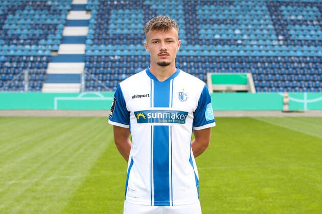 Henry Rorig (1. FC Magdeburg,15) - 3. Liga Saison 2020-2021 3. Liga Portraittermin 2020 2021 offizieller Fototermin 1. FC Magdeburg in der MDCC Arena in Magdeburg - Porträt, Portrait,Deutschland, Fussball, Mann, Maenner,GER,10.09.2020