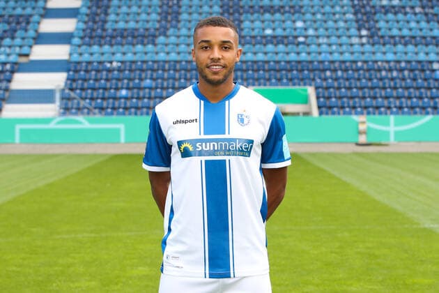 Leon Bell Bell (1. FC Magdeburg,19) - 3. Liga Saison 2020-2021 3. Liga Portraittermin 2020 2021 offizieller Fototermin 1. FC Magdeburg in der MDCC Arena in Magdeburg - Porträt, Portrait,Deutschland, Fussball, Mann, Maenner,GER,10.09.2020