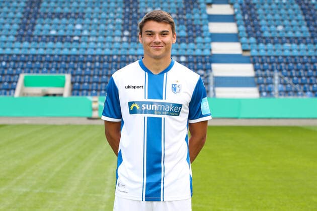 Julian Weigel (1. FC Magdeburg,32) - 3. Liga Saison 2020-2021 3. Liga Portraittermin 2020 2021 offizieller Fototermin 1. FC Magdeburg in der MDCC Arena in Magdeburg - Porträt, Portrait,Deutschland, Fussball, Mann, Maenner,GER,10.09.2020