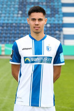 Raphael Obermair (1. FC Magdeburg,28) - 3. Liga Saison 2020-2021 3. Liga Portraittermin 2020 2021 offizieller Fototermin 1. FC Magdeburg in der MDCC Arena in Magdeburg - Porträt, Portrait,Deutschland, Fussball, Mann, Maenner,GER,10.09.2020