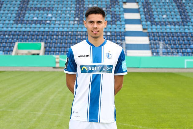Raphael Obermair (1. FC Magdeburg,28) - 3. Liga Saison 2020-2021 3. Liga Portraittermin 2020 2021 offizieller Fototermin 1. FC Magdeburg in der MDCC Arena in Magdeburg - Porträt, Portrait,Deutschland, Fussball, Mann, Maenner,GER,10.09.2020