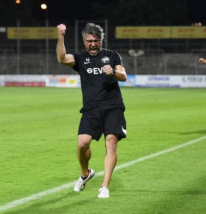 Bilder des Jahres 2020, Sport 09 September Sport Themen der Woche KW38 Sport Bilder des Tages 15.09.2020, xhbx, Fussball Regionalliga Suedwest, FK Pirmasens - Offenbacher Kickers emspor, v.l. Torjubel, Goal celebration, celebrate the goal 0:2 durch Tunay Deniz (Offenbacher Kickers), Trainer Angelo Barletta (Offenbacher Kickers) (DFL DFB REGULATIONS PROHIBIT ANY USE OF PHOTOGRAPHS as IMAGE SEQUENCES and or QUASI-VIDEO) Pirmasens *** 15 09 2020, xhbx, Fussball Regionalliga Suedwest, FK Pirmasens Offenbacher Kickers emspor, v l goal celebration, celebrate the goal 0 2 by Tunay Deniz Offenbacher Kickers , Trainer Angelo Barletta Offenbacher Kickers DFL DFB REGULATIONS PROHIBIT ANY USE OF PHOTOGRAPHS as IMAGE SEQUENCES and or QUASI VIDEO Pirmasens
