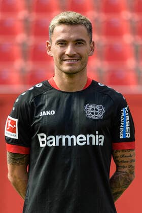 Charles Aranguiz; Bayer Leverkusen; 1.BL, Porträttermin 2020 2021 Leverkusen NRW Deutschland