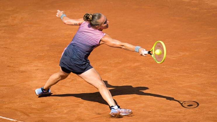 September 17, 2020, Rome, ITALY: Svetlana Kuznetsova of Russia in action during the second round at the 2020 Internazionali BNL d Italia WTA, Tennis Damen Premier 5 tennis tournament against Anett Kontaveit of Estonia Rome ITALY - ZUMAa181 20200917_zaa_a181_017 Copyright: xRobxPrangex