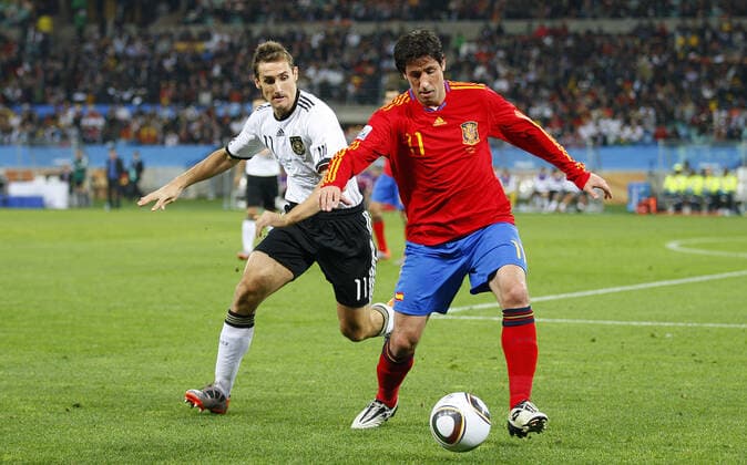 Miroslav Klose Joan Capdevila Germany V Spain Germany V Spain, FIFA World Cup, WM, Weltmeisterschaft, Fussball Durban Stadium, Durban, South Africa 07 July 2010 Miroslav Klose & Joan Capdevila Germany V Spain Germany V Spain, Fifa World Cup Durban Stadium, Durban, South Africa 07 July 2010 Miroslav KLOSE & Joan CAPDEVILA GERMANY V SPAIN  Copyright: Allstar StewartxKenda 12806829