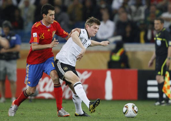 Sergio Busquets Toni Kroos Germany V Spain Germany V Spain, FIFA World Cup, WM, Weltmeisterschaft, Fussball Durban Stadium, Durban, South Africa 07 July 2010 Sergio Busquets & Toni Kroos Germany V Spain Germany V Spain, Fifa World Cup Durban Stadium, Durban, South Africa 07 July 2010 Sergio BUSQUETS & Toni KROOS GERMANY V SPAIN  Copyright: Allstar StewartxKenda 12806874