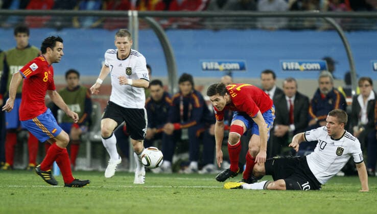 Xabi Alonso Lukas Podolski Germany V Spain Germany V Spain, FIFA World Cup, WM, Weltmeisterschaft, Fussball Durban Stadium, Durban, South Africa 07 July 2010 Xabi Alonso & Lukas Podolski Germany V Spain Germany V Spain, Fifa World Cup Durban Stadium, Durban, South Africa 07 July 2010 XABI ALONSO & Lukas PODOLSKI GERMANY V SPAIN  Copyright: Allstar StewartxKenda 12806905